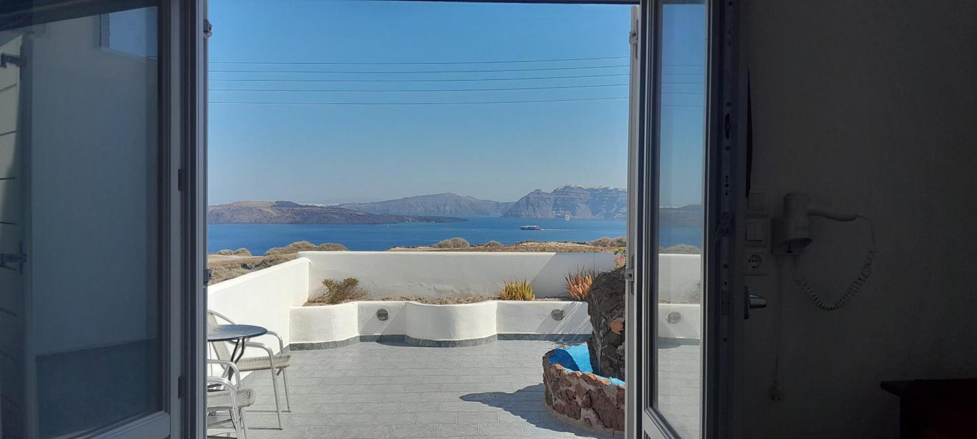 Iliovasilema Santorini Hotel 3*