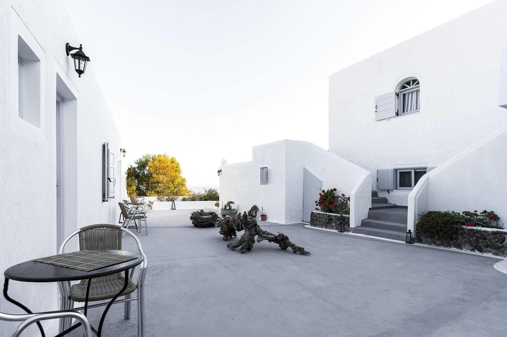 Hotel Iliovasilema Santorini 3*