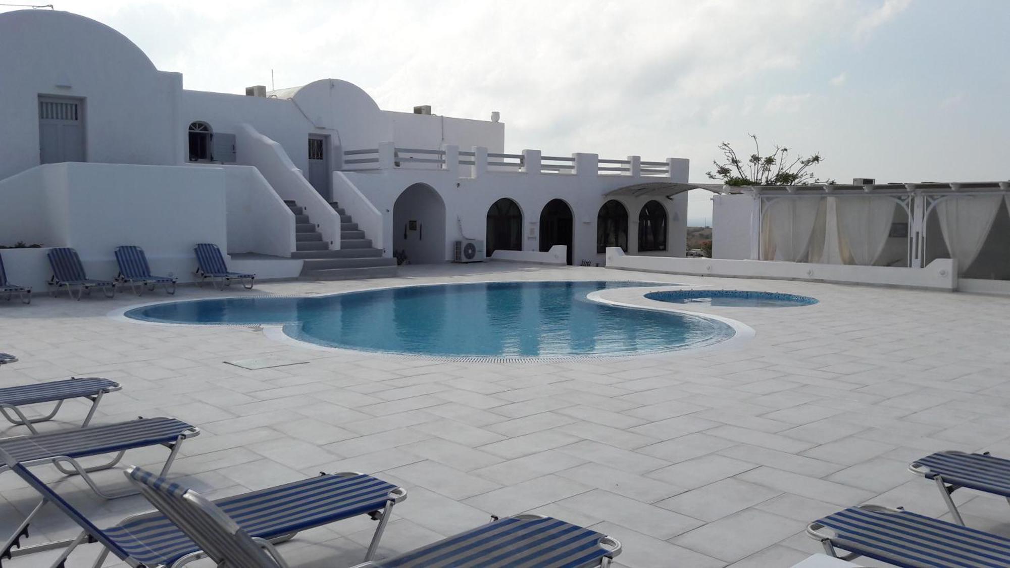 Hotel Iliovasilema Santorini 3*