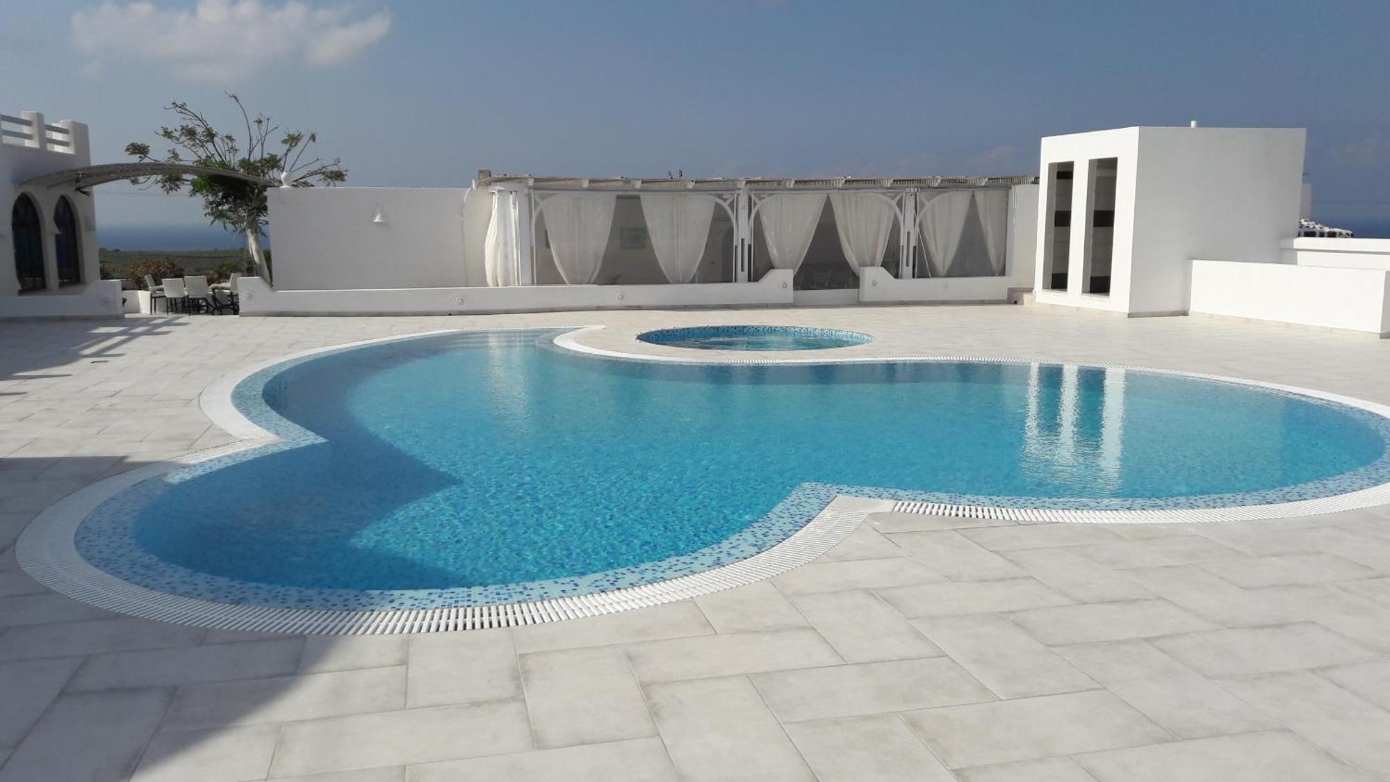 Hotel Iliovasilema Santorini 3*