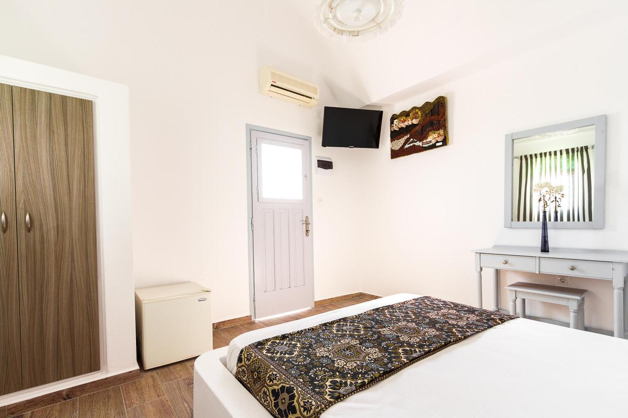 Iliovasilema Santorini Hotel 3*